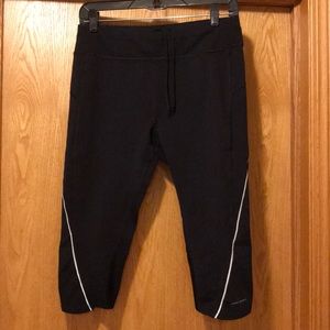 Columbia SMALL black high visibility Capri stretch legging running cropped short